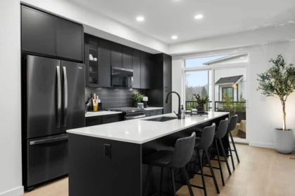 Kitchen Island Photo of 44 2886 Montrose Avenue, Abbotsford, BC