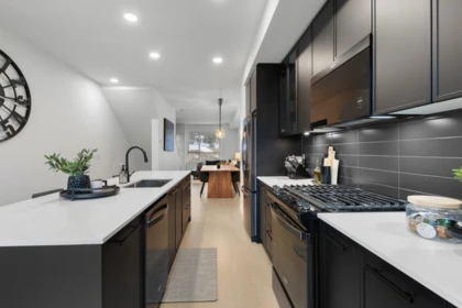 Kitchen Photo of 44 2886 Montrose Avenue, Abbotsford, BC