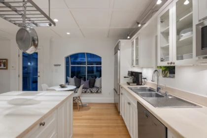 Entry Foyer Photo of 402 Brand Street, North Vancouver, BC