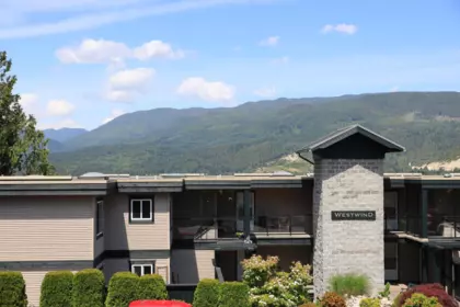 W202 5780 Trail Avenue, Sechelt, BC, Sechelt — Apartment/Condo for sale