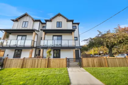 1 7487 Holly Street, Burnaby, BC, Burnaby — Half Duplex for sale