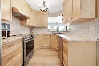 307 33233 E Bourquin Crescent, Abbotsford, BC, Abbotsford — Apartment/Condo for sale