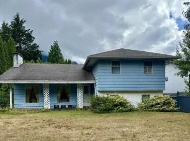 720 Thacker Avenue, Hope, BC, Hope — Single Family Residence for sale