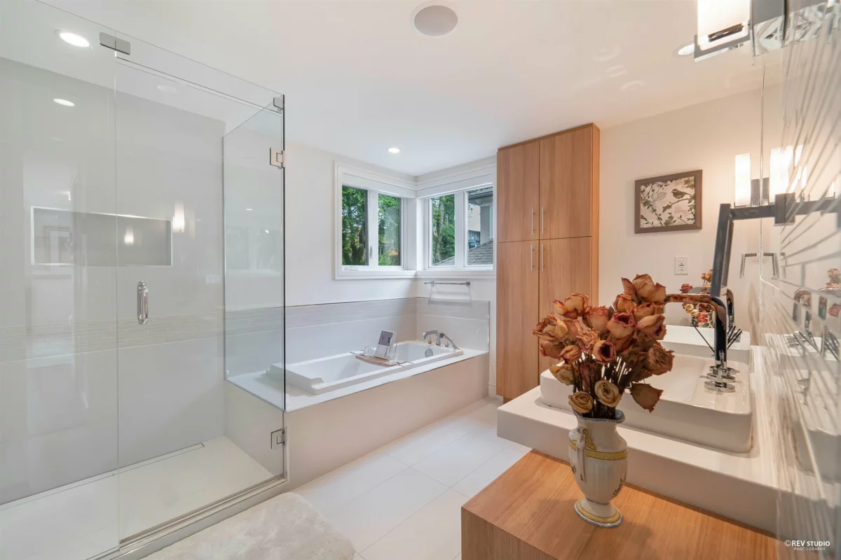 Powder Room Photo of 3853 W 14th Avenue, Vancouver, BC
