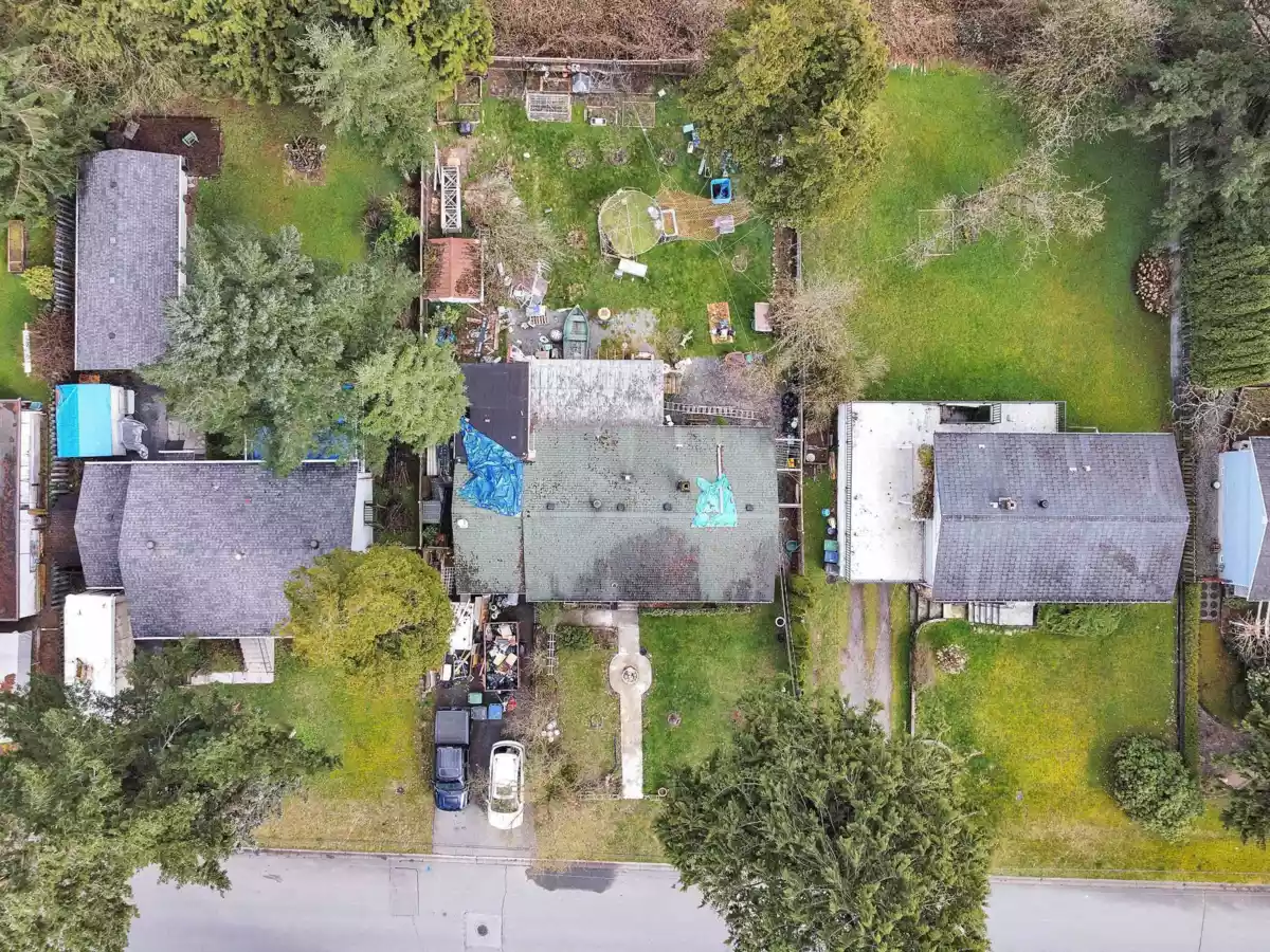 Kitchen Island Photo of 10464 154a Street, Surrey, BC