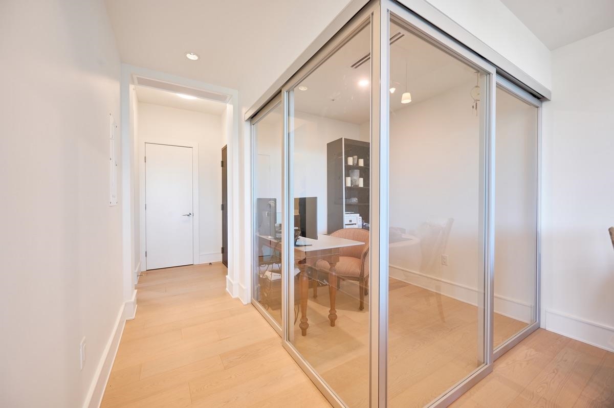 Dining Area Photo of 801 1501 Foster Street, White Rock, BC