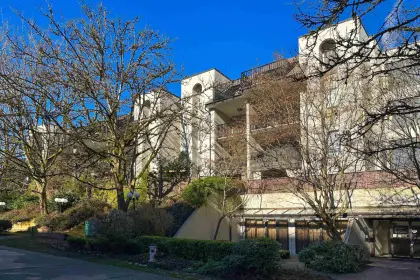 222 1945 Woodway Place, Burnaby, BC, Burnaby — Apartment/Condo for sale