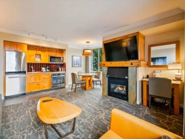 568 4090 Whistler Way, Whistler, BC, Whistler — Apartment/Condo for sale