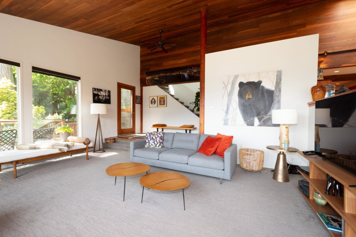 Dining Area Photo of 896 Taylor Road, Bowen Island, BC