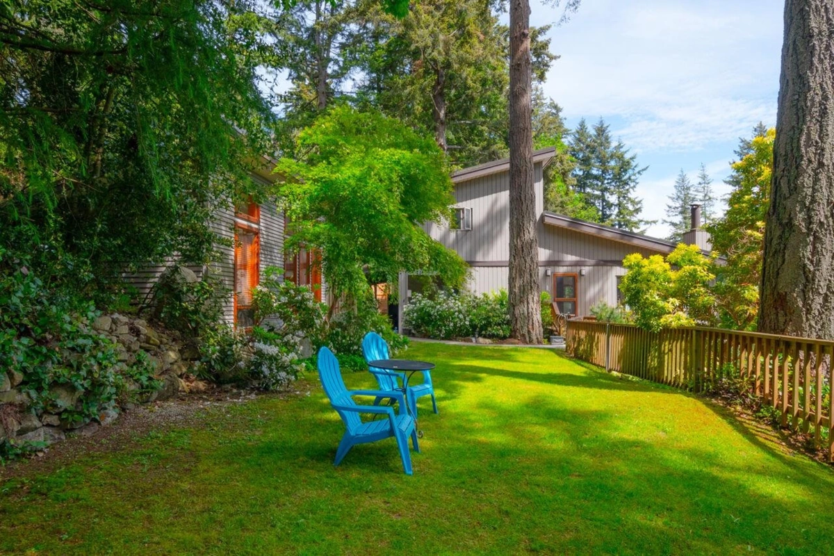 Exterior Rear Photo of 896 Taylor Road, Bowen Island, BC