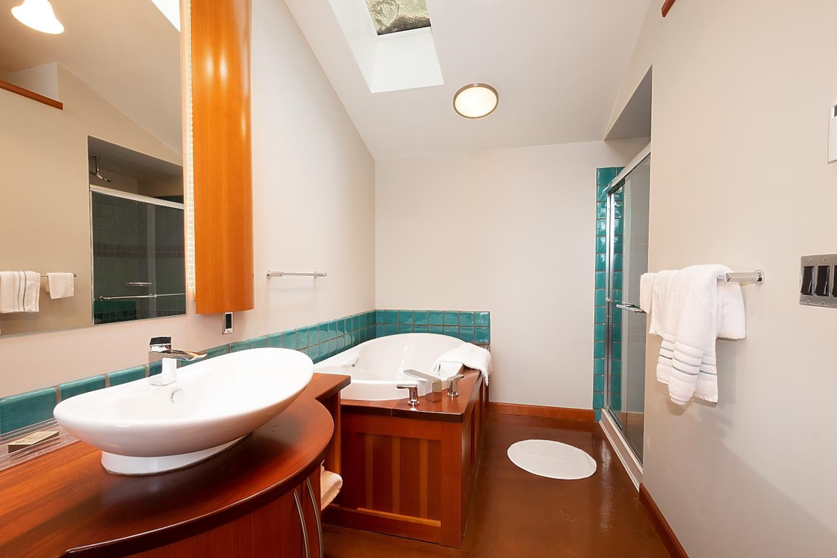 Front Yard Photo of 896 Taylor Road, Bowen Island, BC