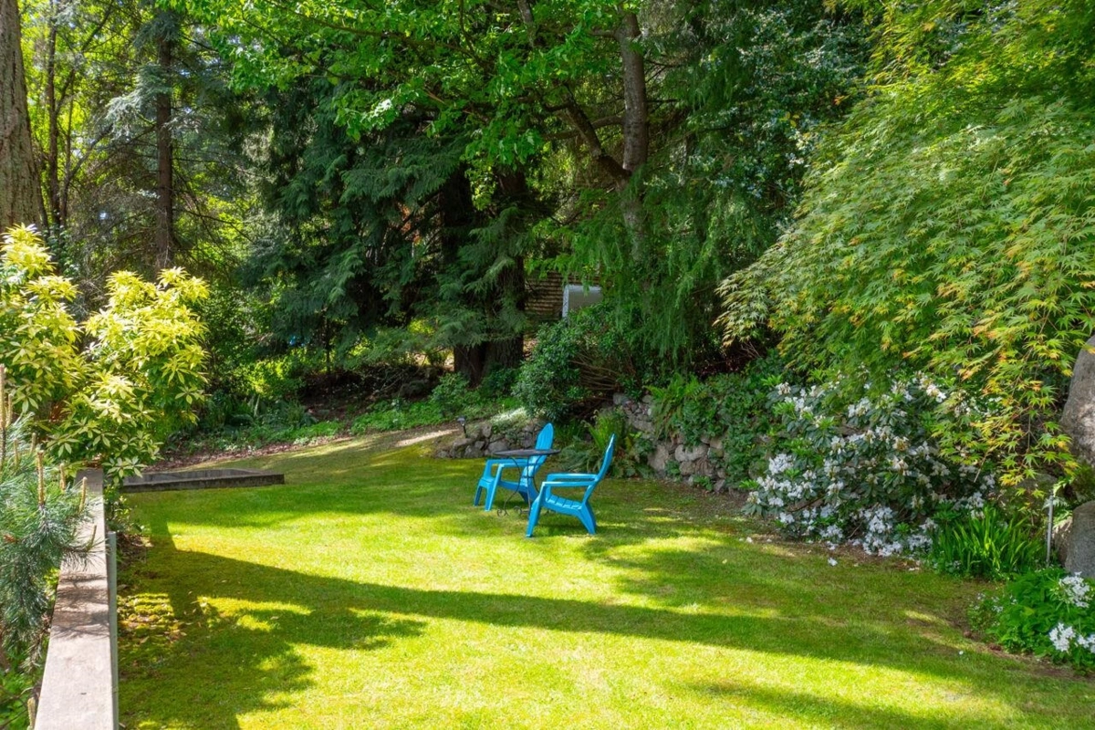 Garden / Landscaping Photo of 896 Taylor Road, Bowen Island, BC