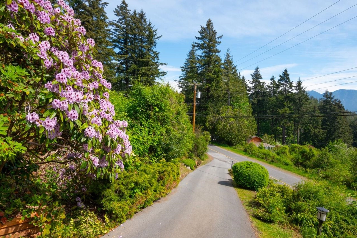 Hot Tub / Spa Photo of 896 Taylor Road, Bowen Island, BC