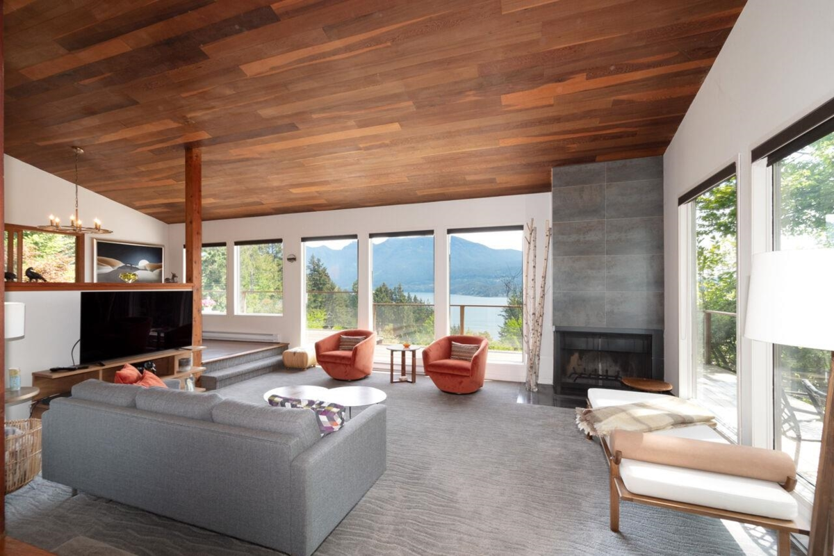 Kitchen Island Photo of 896 Taylor Road, Bowen Island, BC