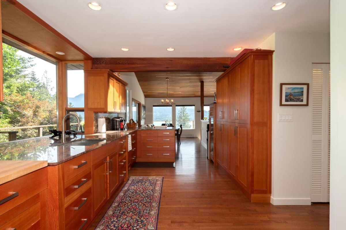 Loft / Bonus Room Photo of 896 Taylor Road, Bowen Island, BC