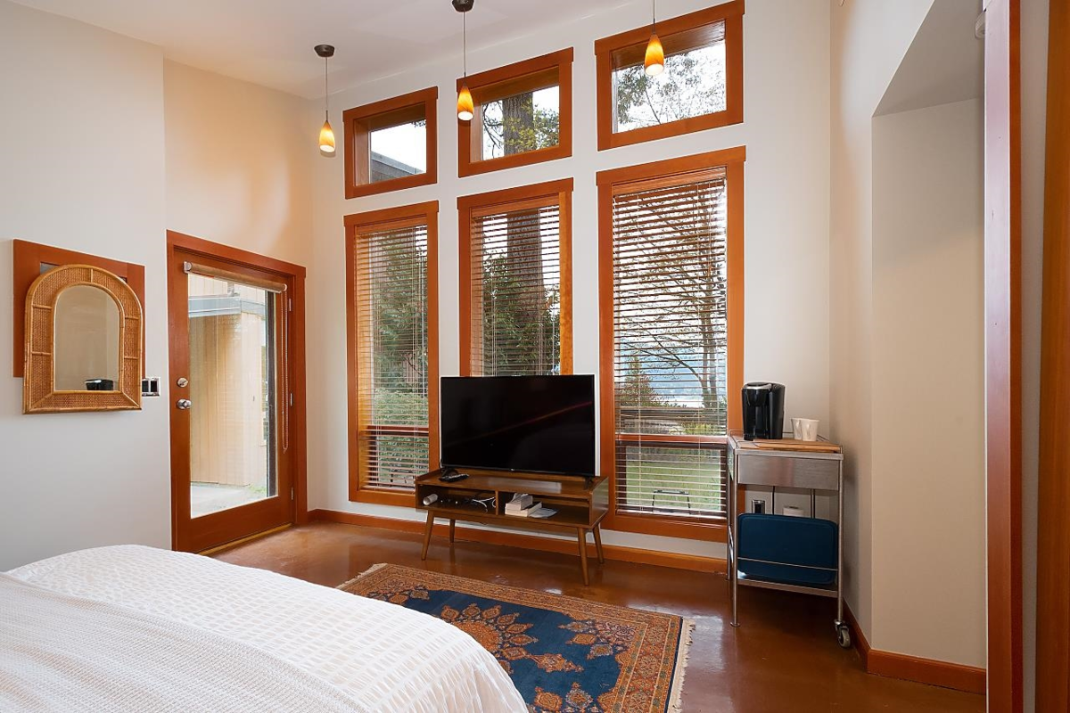 Outdoor Deck Photo of 896 Taylor Road, Bowen Island, BC