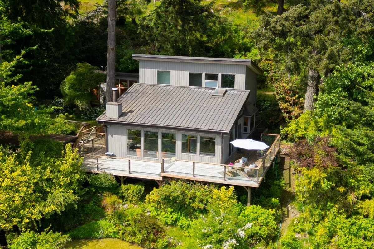 Outdoor Kitchen Photo of 896 Taylor Road, Bowen Island, BC