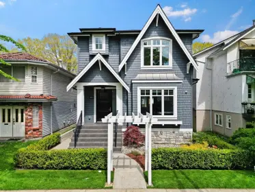 2217 E 8th Avenue, Vancouver, BC, Vancouver — Single Family Residence for sale