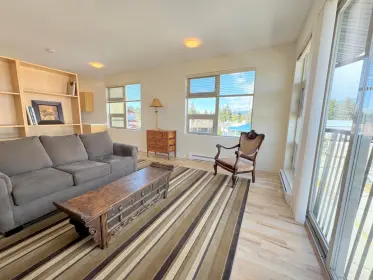 421 5604 Inlet Avenue, Sechelt, BC, Sechelt — Apartment/Condo for sale
