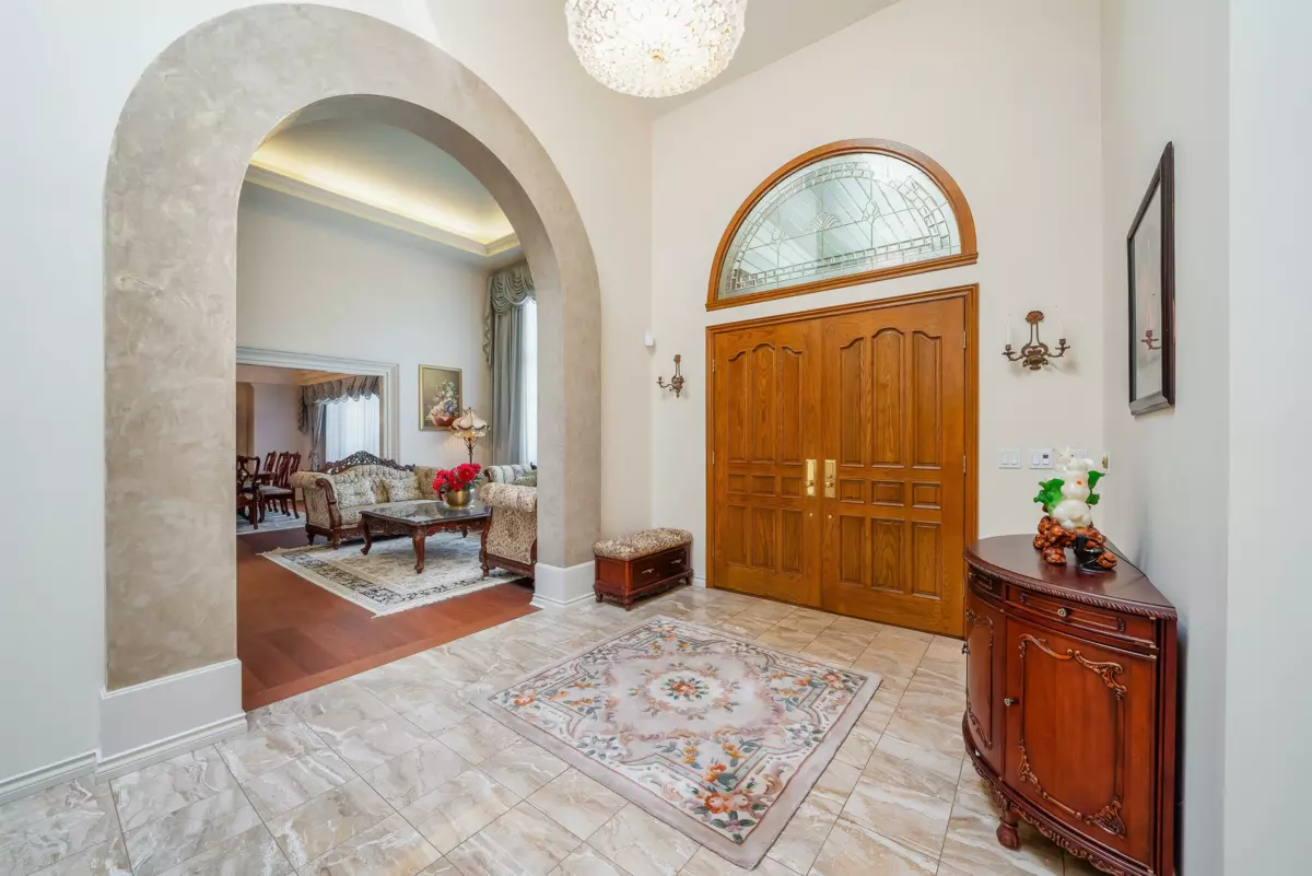 Kitchen Island Photo of 12351 Gilbert Road, Richmond, BC