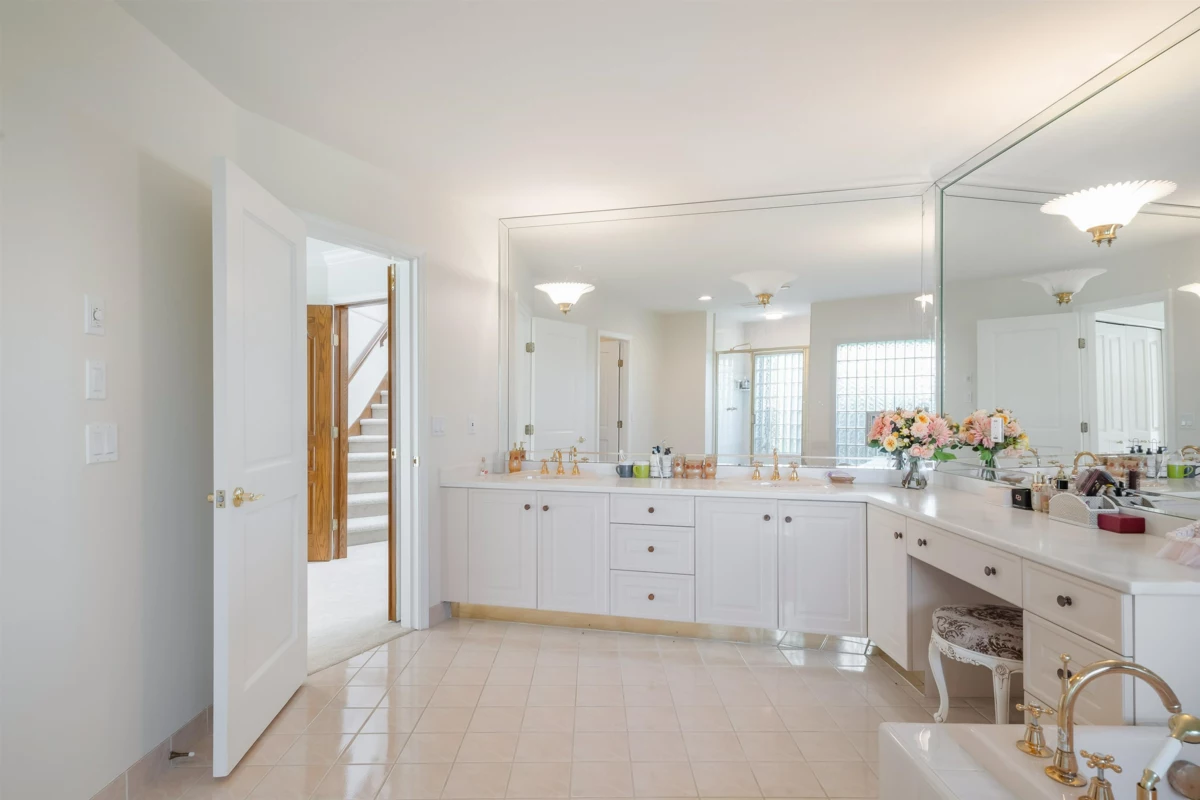 Mudroom Photo of 12351 Gilbert Road, Richmond, BC