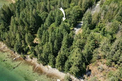 Primary Bedroom Photo of 6051 Kingfisher Avenue, Sechelt, BC