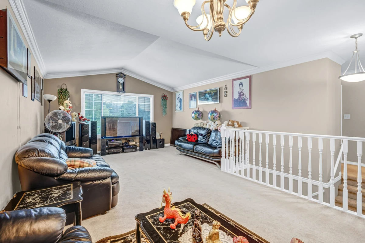 Kitchen Island Photo of 46205 Stoneview Drive, Chilliwack, BC