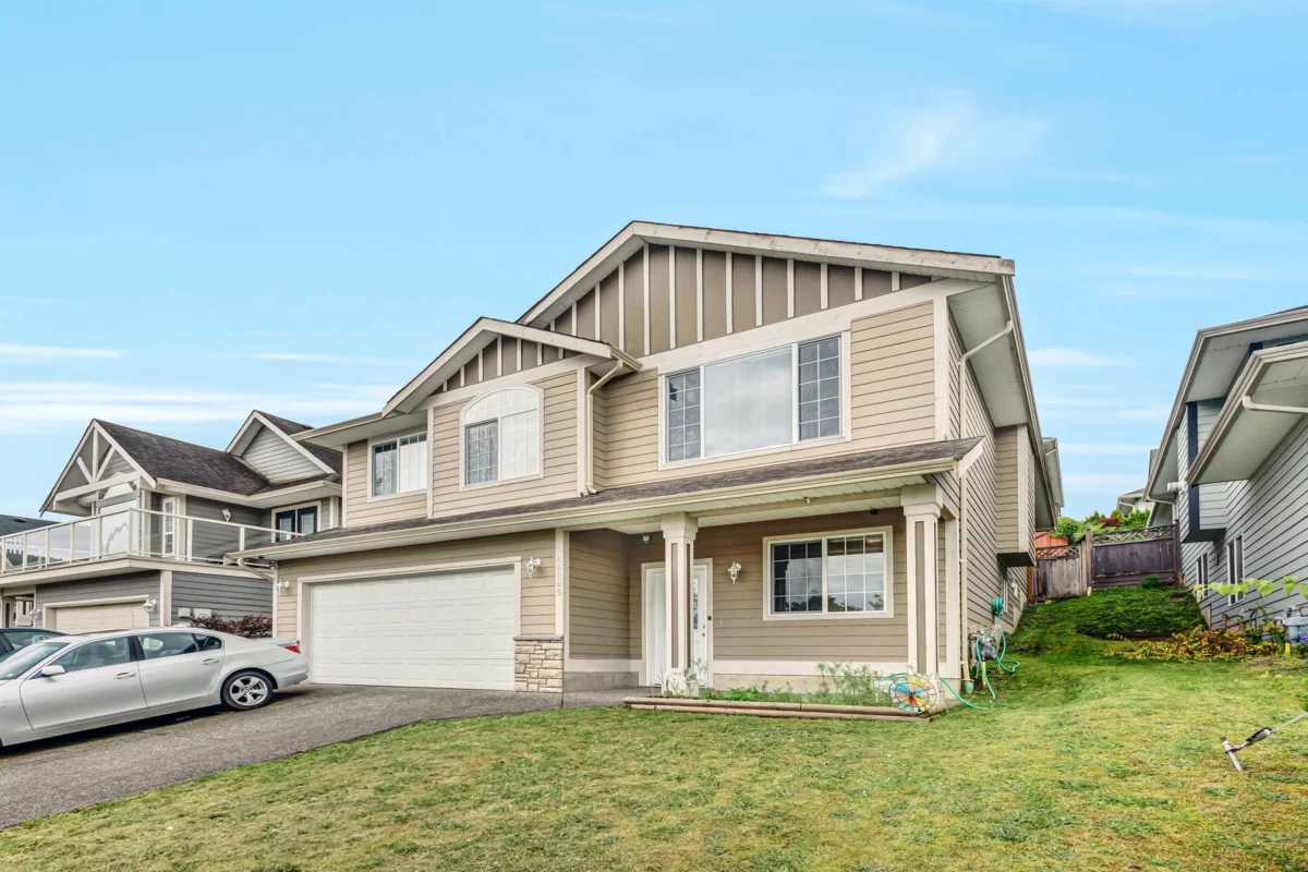 Living Room Photo of 46205 Stoneview Drive, Chilliwack, BC