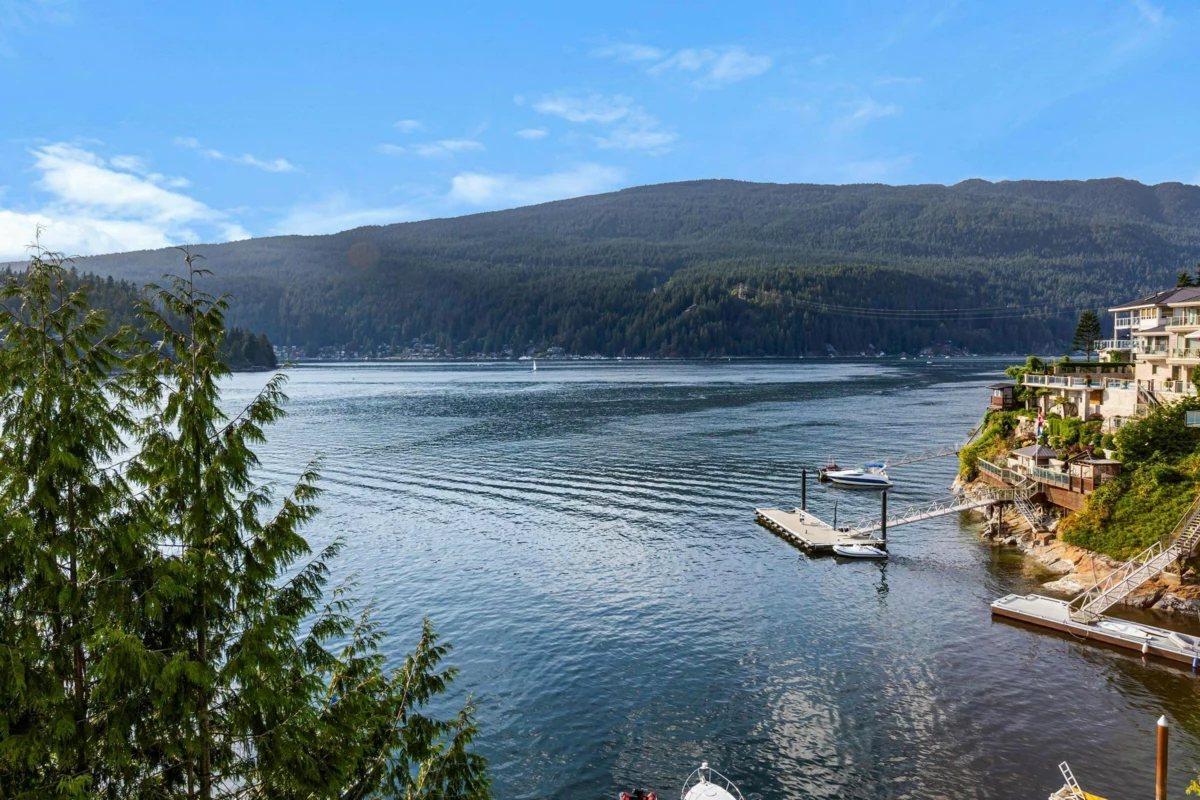 Kitchen Island Photo of 4995 Robson Road, Belcarra, BC
