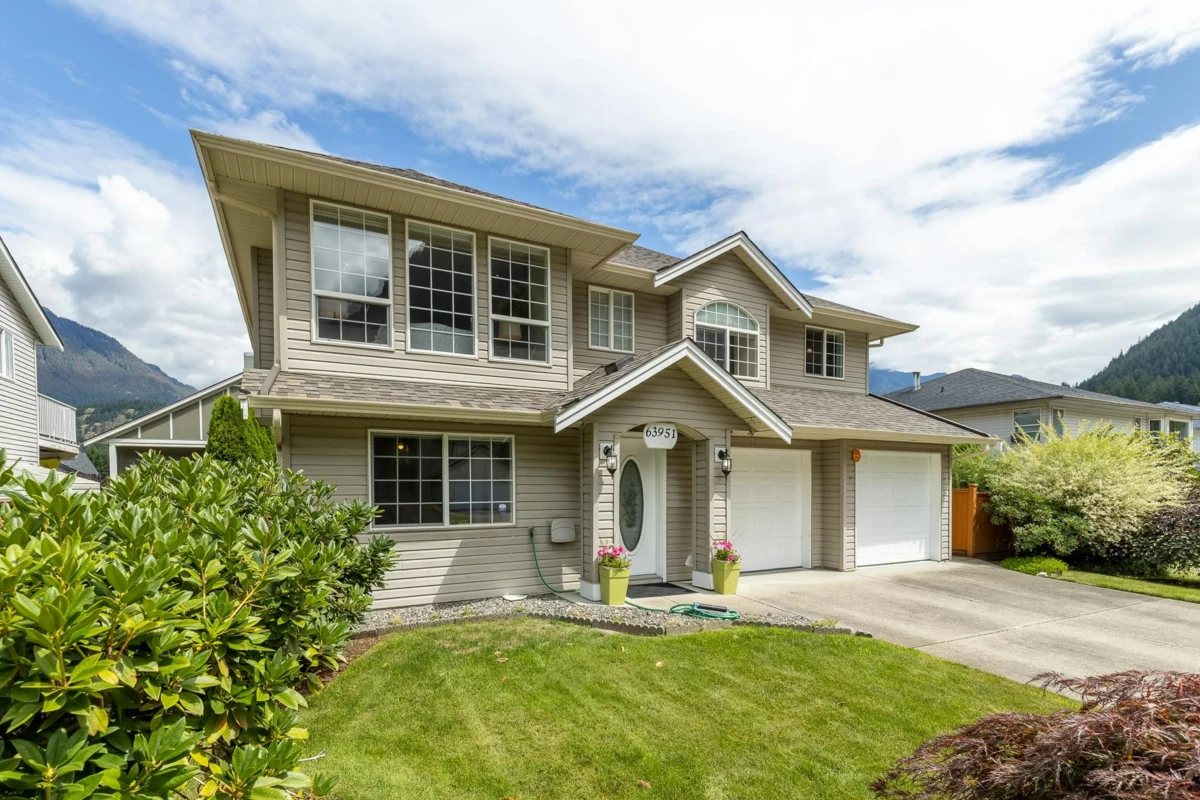 Living Room Photo of 63951 Edwards Drive, Hope, BC
