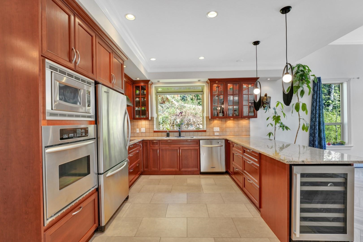 Dining Area Photo of 1321 Hillcrest Road, Bowen Island, BC