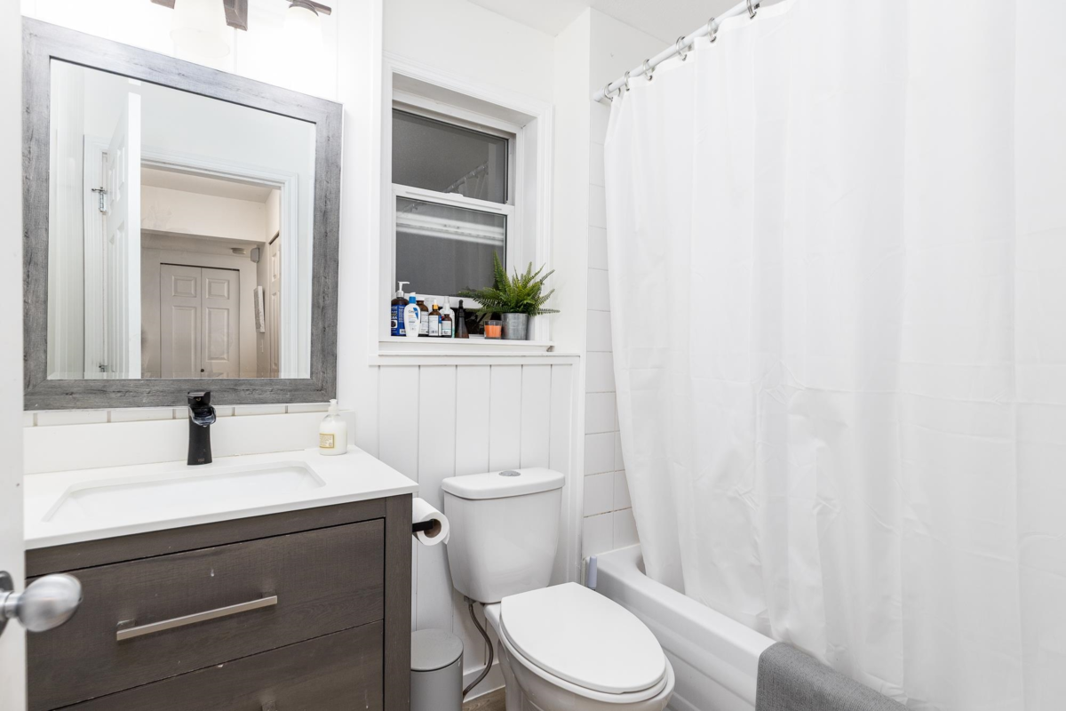 Laundry Room Photo of 9 31491 Spur Avenue, Abbotsford, BC