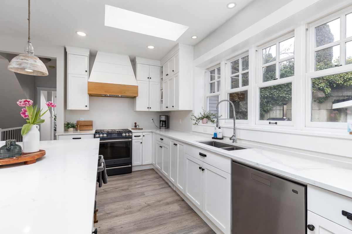 Living Room Photo of 9 31491 Spur Avenue, Abbotsford, BC