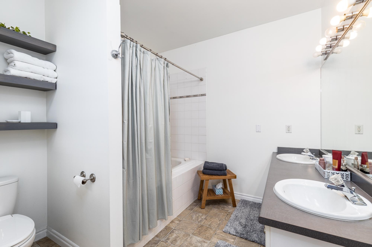 Primary Bathroom Photo of 9 31491 Spur Avenue, Abbotsford, BC