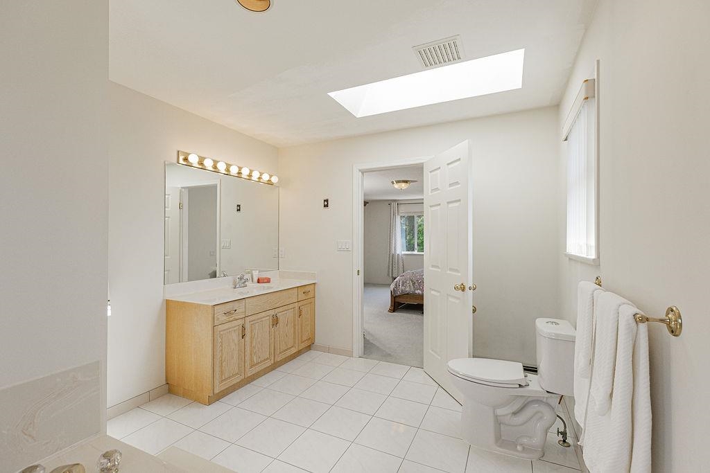 Powder Room Photo of 7758 Mcgregor Avenue, Burnaby, BC