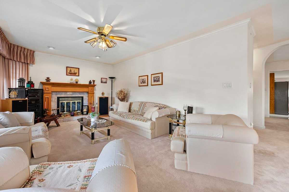 Breakfast Nook Photo of 7168 Sussex Avenue, Burnaby, BC