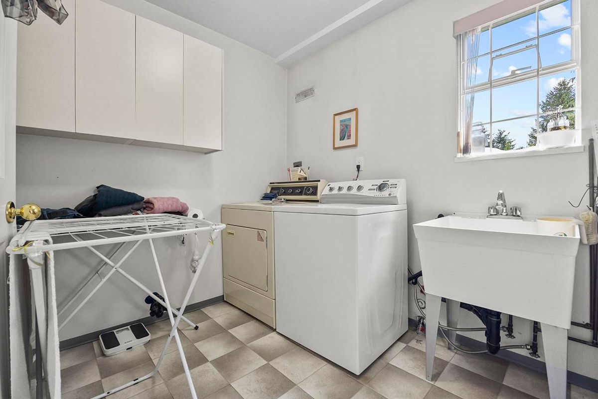 Hallway Photo of 7168 Sussex Avenue, Burnaby, BC