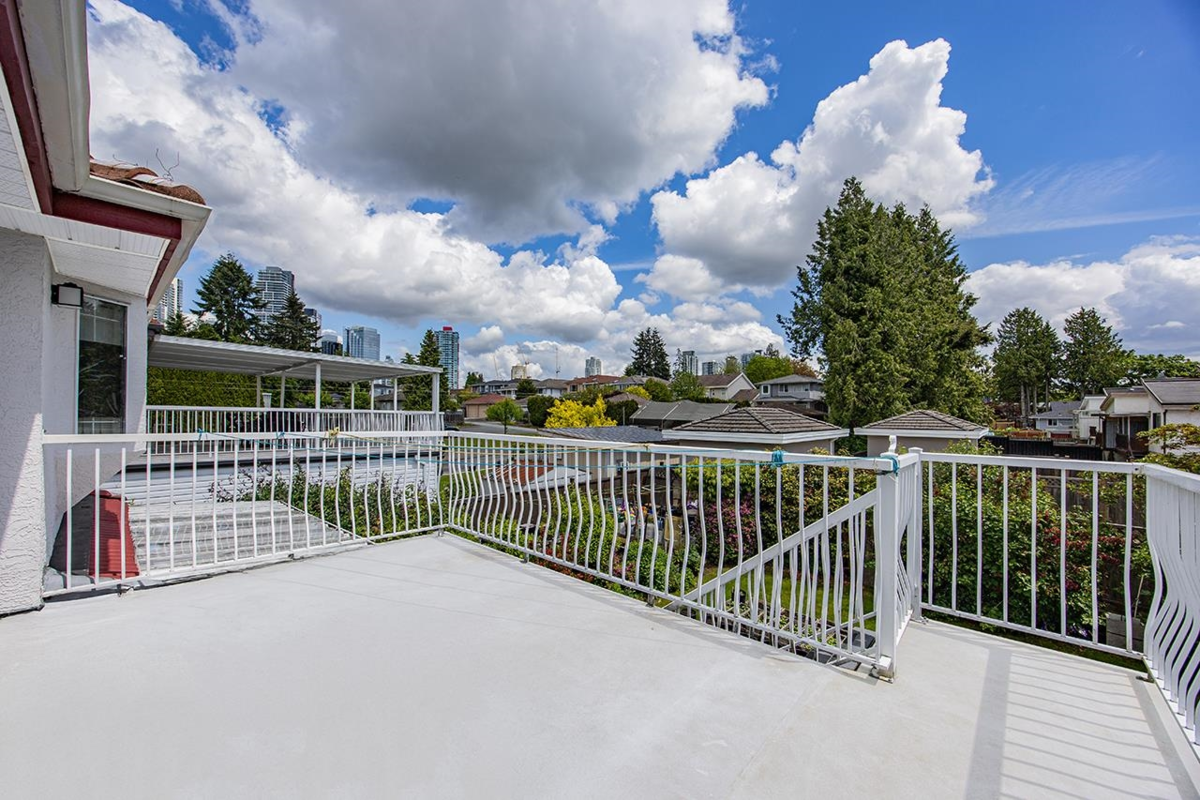 Kitchen Island Photo of 7168 Sussex Avenue, Burnaby, BC