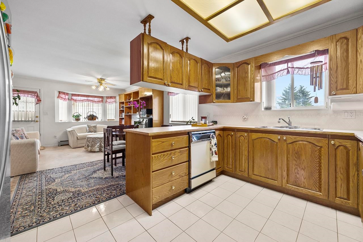 Powder Room Photo of 7168 Sussex Avenue, Burnaby, BC