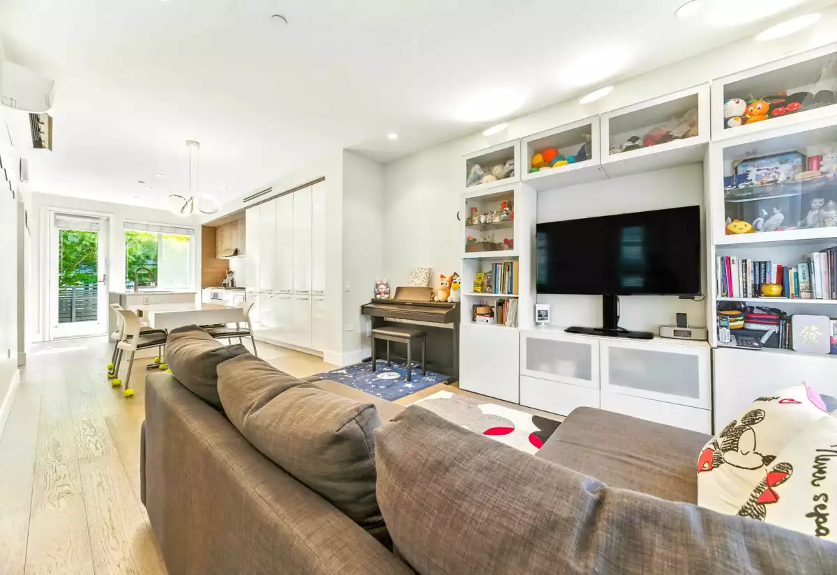 Dining Area Photo of 276 W 62nd Avenue, Vancouver, BC