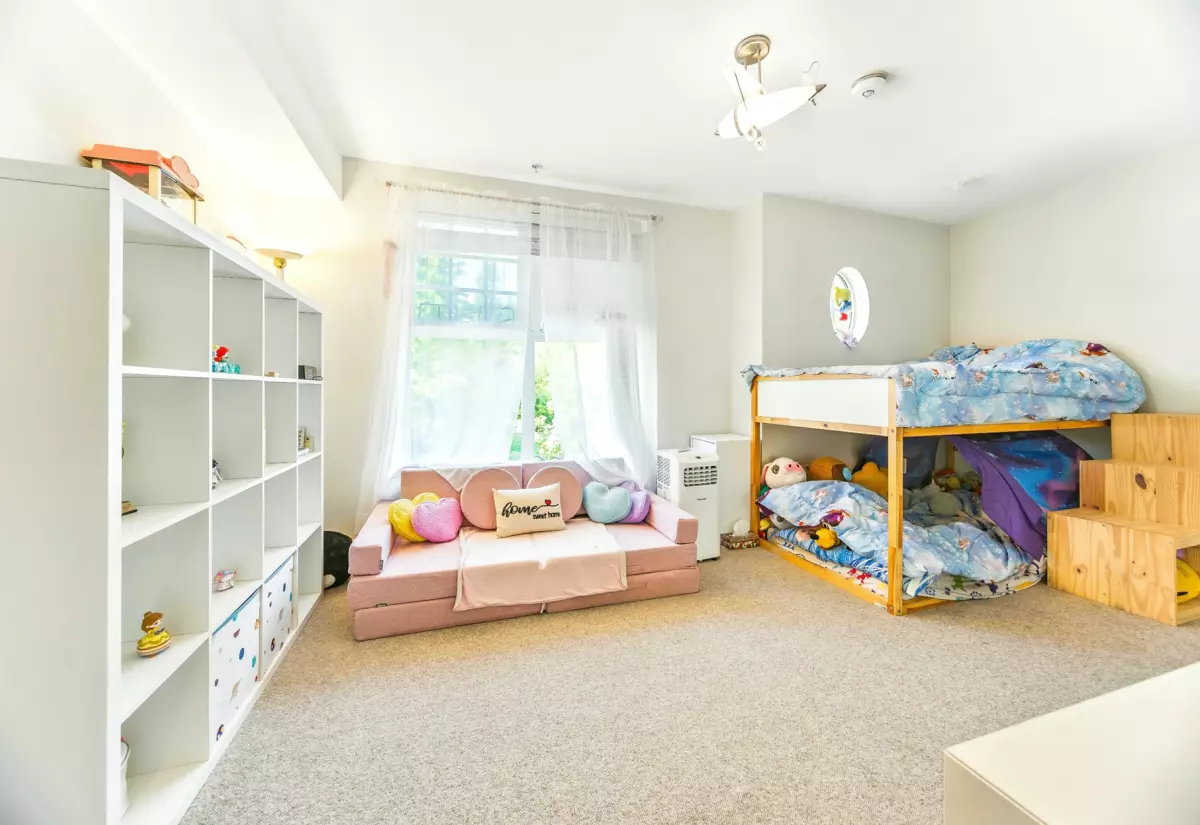 Entry Foyer Photo of 276 W 62nd Avenue, Vancouver, BC