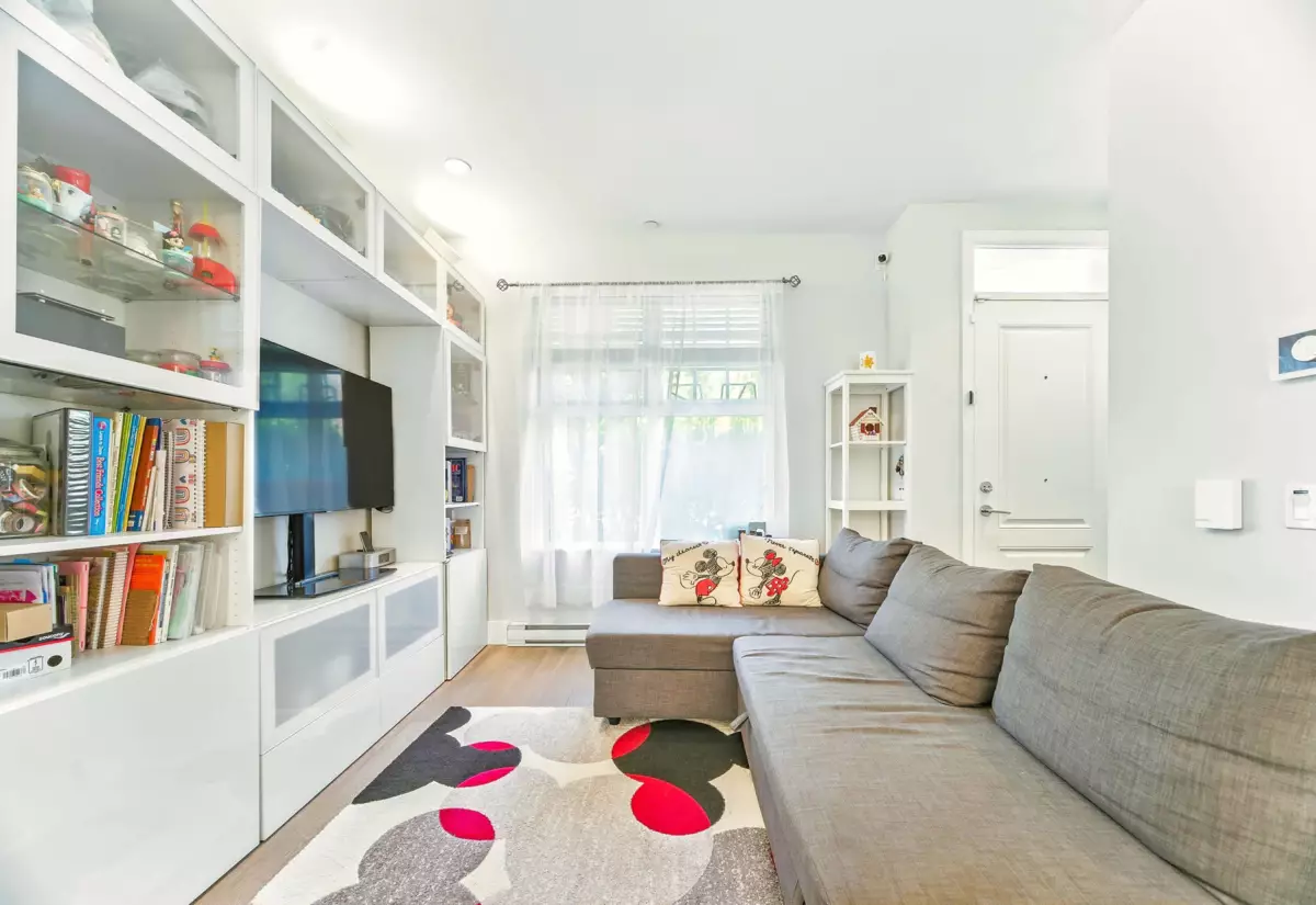 Family Room Photo of 276 W 62nd Avenue, Vancouver, BC