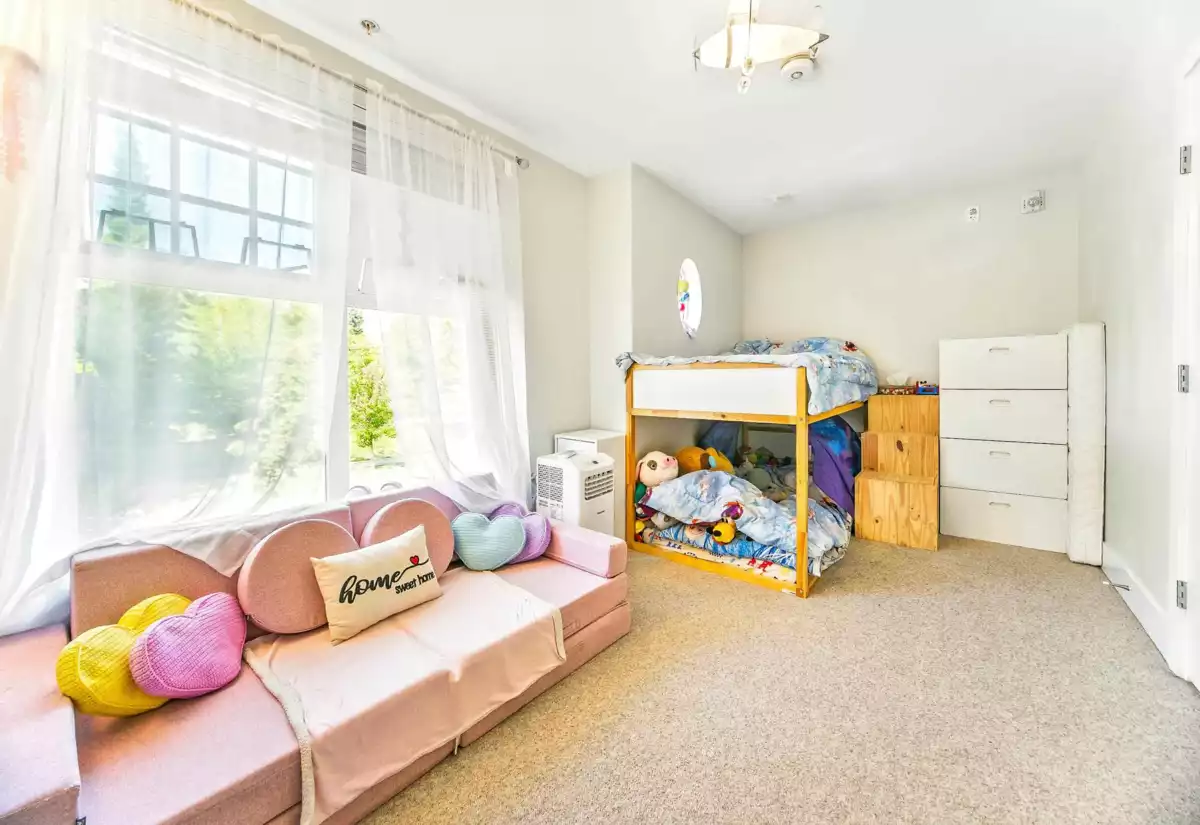 Staircase Photo of 276 W 62nd Avenue, Vancouver, BC