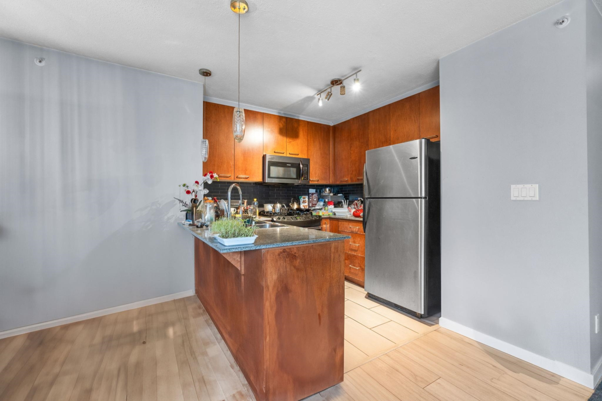Kitchen Island Photo of 111 8480 Granville Avenue, Richmond, BC