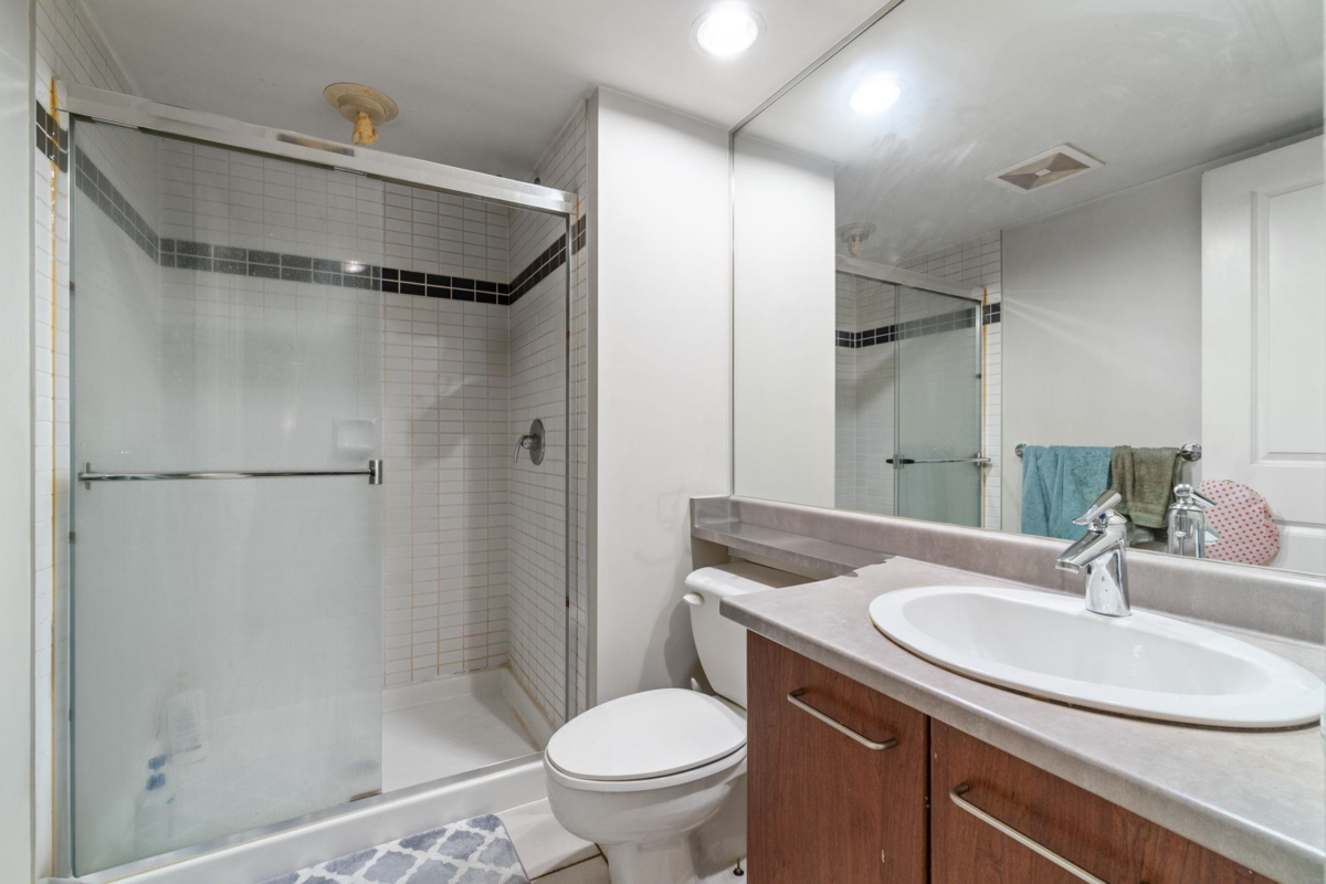 Primary Bathroom Photo of 111 8480 Granville Avenue, Richmond, BC