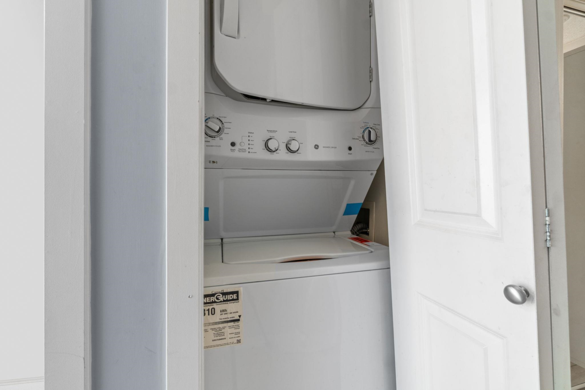 Walk-In Closet Photo of 111 8480 Granville Avenue, Richmond, BC