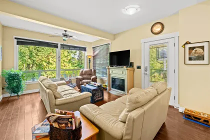 Entry Foyer Photo of 2518 Whatcom Road, Abbotsford, BC