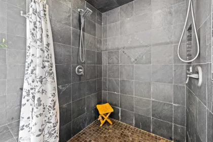 Guest Bathroom Photo of 2518 Whatcom Road, Abbotsford, BC