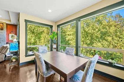 Kitchen Island Photo of 2518 Whatcom Road, Abbotsford, BC