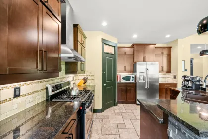 Kitchen Photo of 2518 Whatcom Road, Abbotsford, BC
